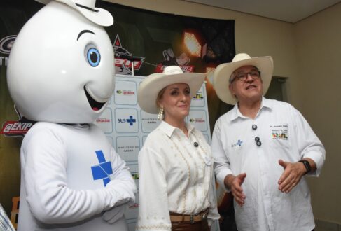 EXCLUSIVO: Padilha, ao lado do Zé Gotinha, concedeu entrevista a jornalista Glaucia Chiareli do GMB Ministro da Saúde reforça importância da vacinação na 70ª Festa do Peão