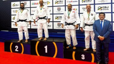 O judoca Tiago Leal conquistou, no sábado (23), a medalha de prata no Campeonato Brasileiro de Veteranos e Kata, na Classe M4