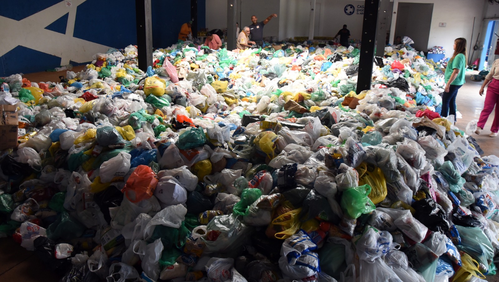 Show de Frei Gilson arrecada mais de 30 toneladas de alimentos 