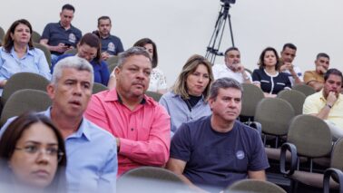 Participantes da audiência pública realizada na cidade de Vista Alegre (Foto: Rodrigo Romeo/Divulgação Alesp)