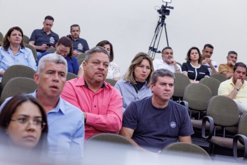 Participantes da audiência pública realizada na cidade de Vista Alegre (Foto: Rodrigo Romeo/Divulgação Alesp) Participantes da audiência pública realizada na cidade de Vista Alegre (Foto: Rodrigo Romeo/Divulgação Alesp)
