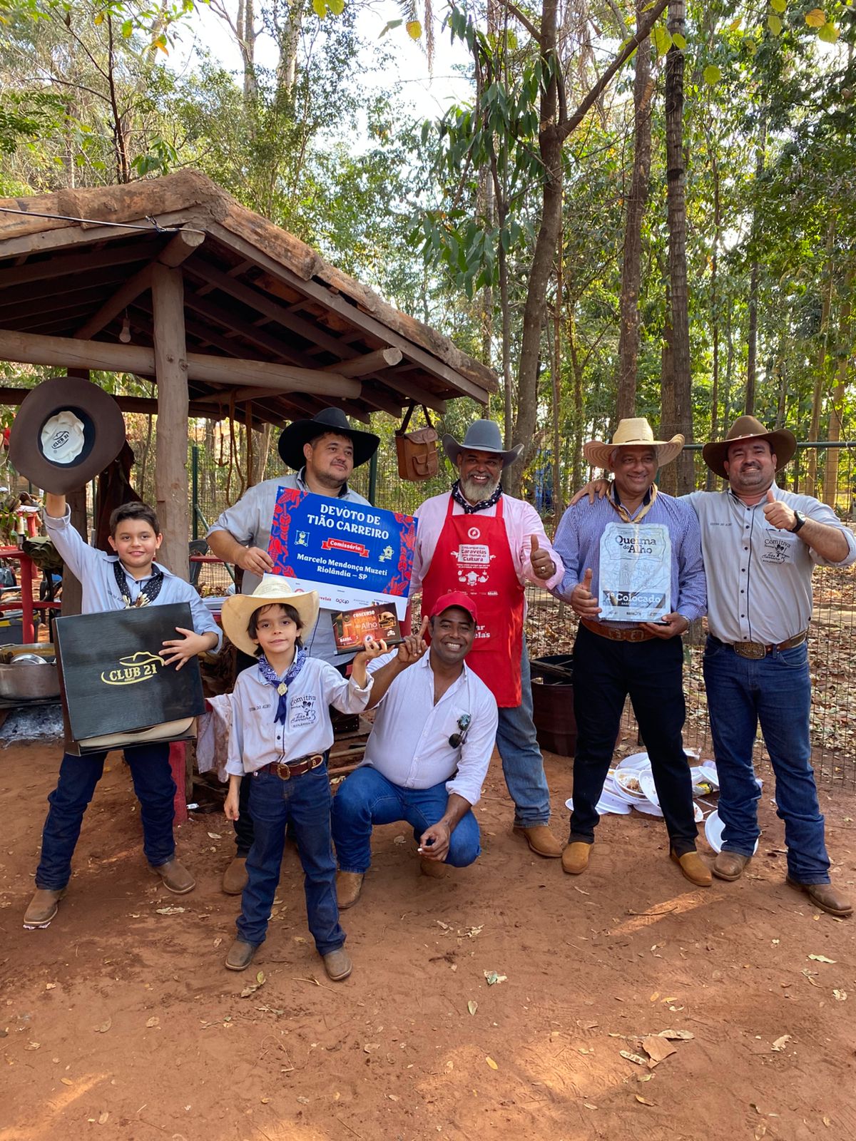 Comitiva Devotos de Tião Carreiro ganha concurso Queima do Alho