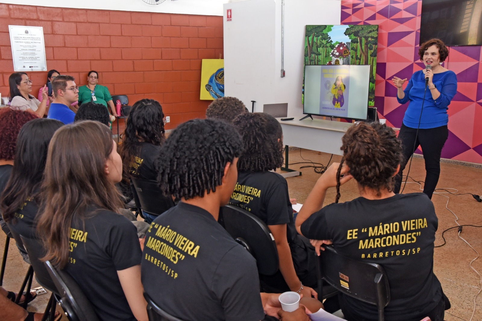 Delegada faz palestra sobre combate à violência contra mulher