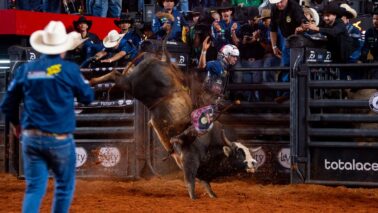 dfc16ce3-37c9-4df2-9cea-086f46f2a30b O 32º Barretos International Rodeo teve o 2º round de montarias na arena do Parque do Peão, na noite de sexta-feira (29).