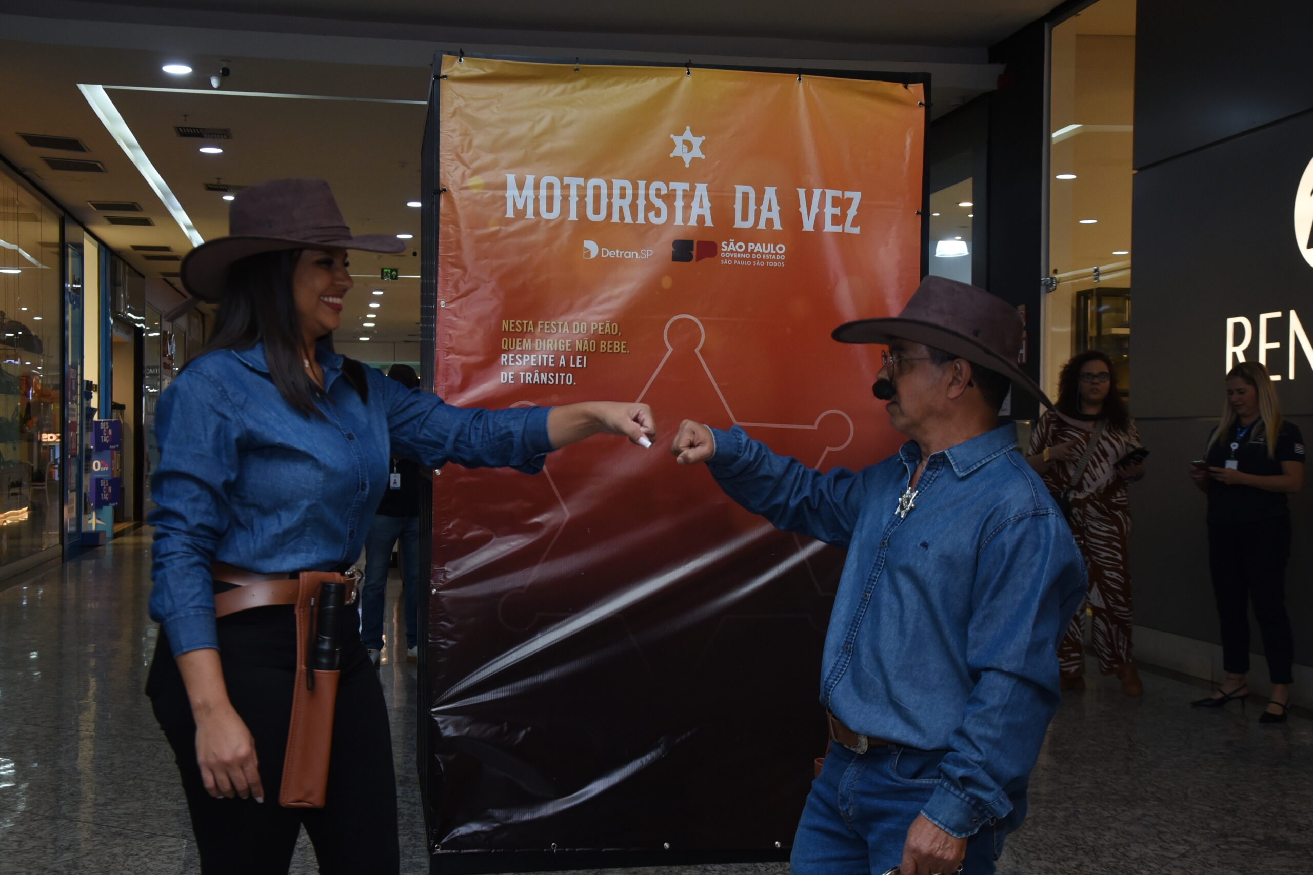 Bafômetro educativo orienta motoristas na Festa de Barretos