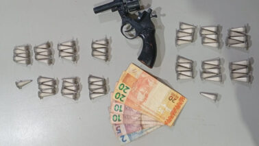 Polícia Militar surpreende dois na prática de tráfico de entorpecente (Foto: O Diário de Barretos)