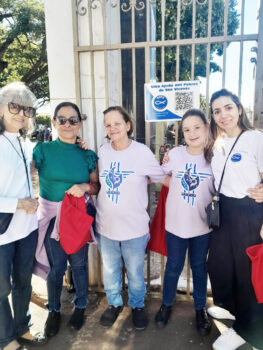 FILANTROPIA: Ação mobilizou vicentinos, na foto Elizabeth , Maria Patrocínia, Cristiane, Karen e Thalita Vicentinos realizam tradicional coleta no Dia dos Pais em ação no cemitério municipal