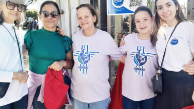 FILANTROPIA: Ação mobilizou vicentinos, na foto Elizabeth , Maria Patrocínia, Cristiane, Karen e Thalita Vicentinos realizam tradicional coleta no Dia dos Pais em ação no cemitério municipal