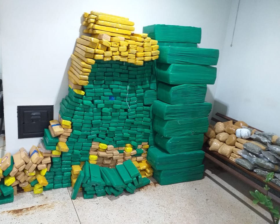 Polícia Rodoviária Federal apreende 900 kg de drogas na região de Barretos