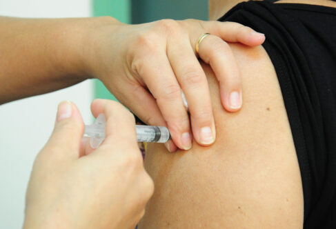 Vacinas estão disponíveis nas unidades de saúde (Foto: Divulgação) Vacinas estão disponíveis nas unidades de saúde (Foto: Divulgação)