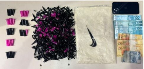 Homem é detido pela PM droga na região (Foto: O Diário de Barretos) Homem é detido pela PM droga na região (Foto: O Diário de Barretos)