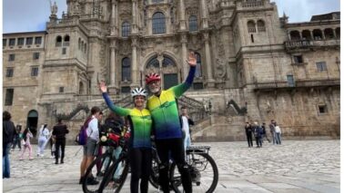 Chegada O tradicional caminho de Santiago de Compostela foi concluído neste domingo (14), pelo casal barretense, o professor de educação física, José Eduardo Batista e a fisioterapeuta, Alessandra A. Marcos.