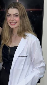 Isadora Amati Bossolani, estudante do 1º período do curso de medicina da FACISB, orientada pela profª Luciana Souza Jorge Emoções fazem mal para quem tem alergia