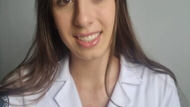 Mariana Pioltine Murari, estudante do 5º período do curso de medicina da FACISB, orientada pelo prof. Eduardo Marcelo Cândido SUS na prática: saiba onde buscar o atendimento certo na hora certa
