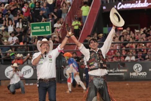IMG-20250831-WA0580 Brasileiro Vitor Dias é campeão invicto do 32º Barretos International Rodeo