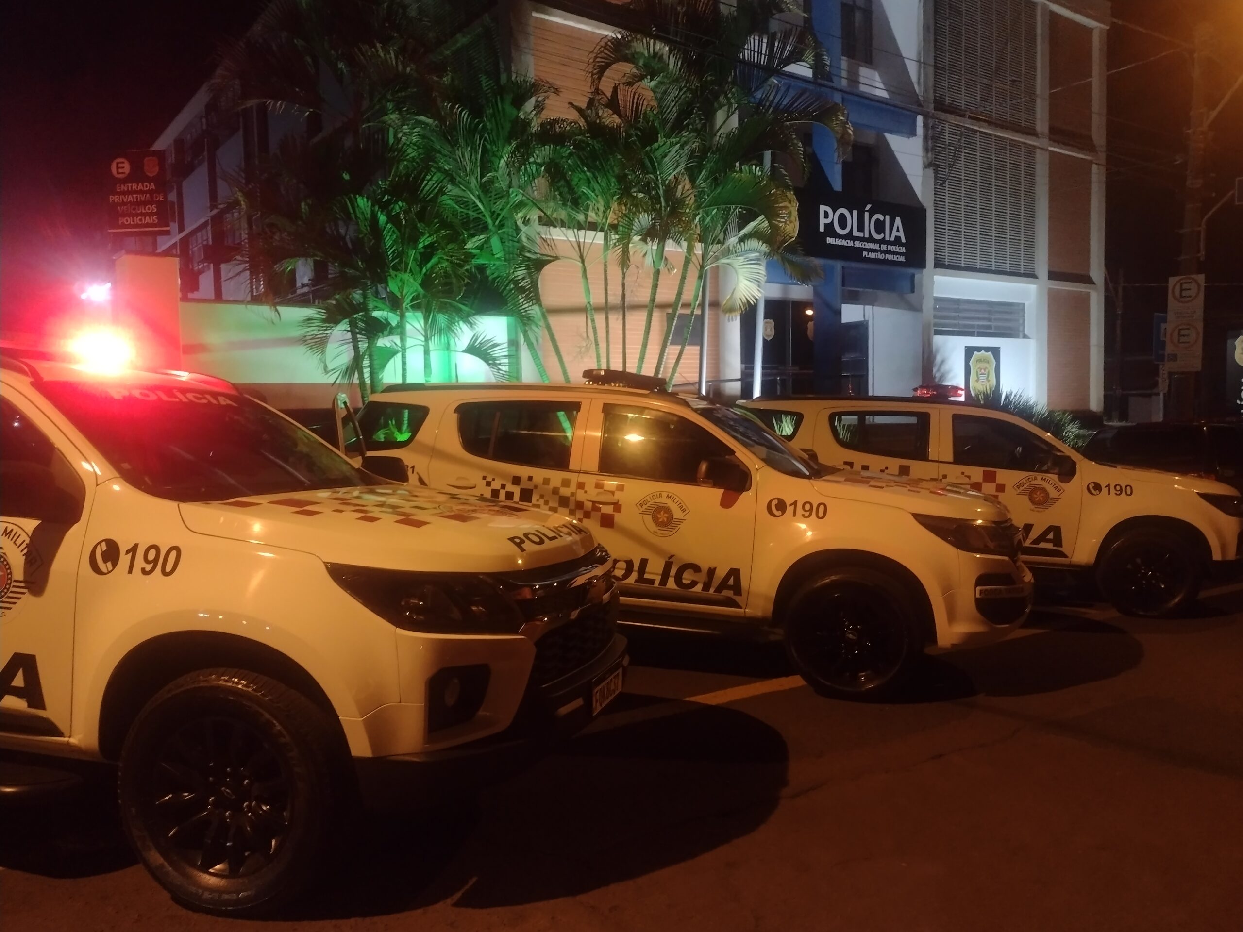 Polícia Militar prende dois durante ação de combate ao tráfico no Luís Spina