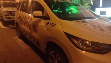 Adolescentes são surpreendidas pela PM na prática de tráfico (Foto: O Diário de Barretos)