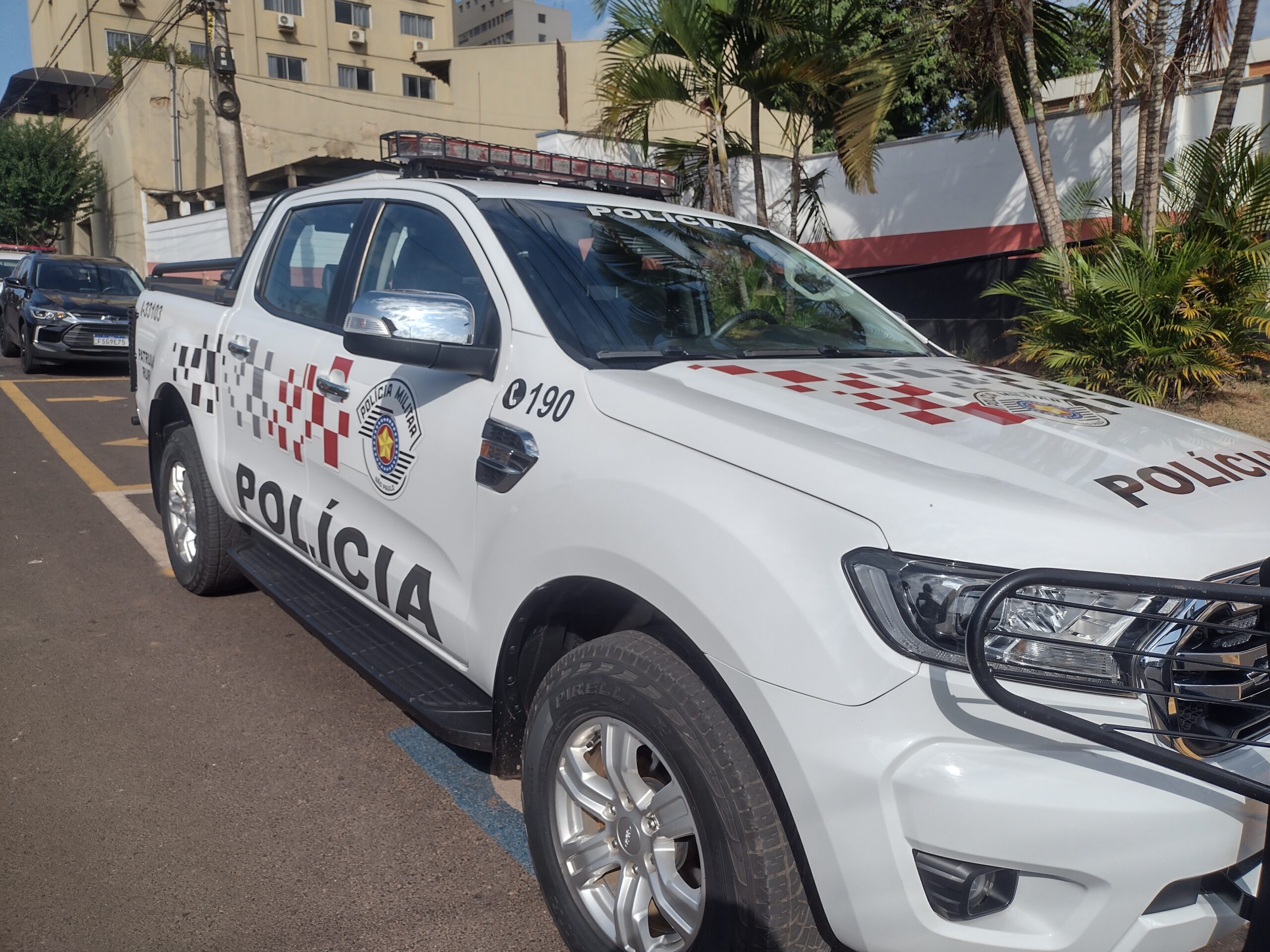 Homem é preso durante tentativa de furto de veículo