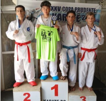 Karate Em competição realizada no final de semana em Presidente Prudente, o karateca Enzo Andrade Papel, 15 anos, aluno do Projeto Karate