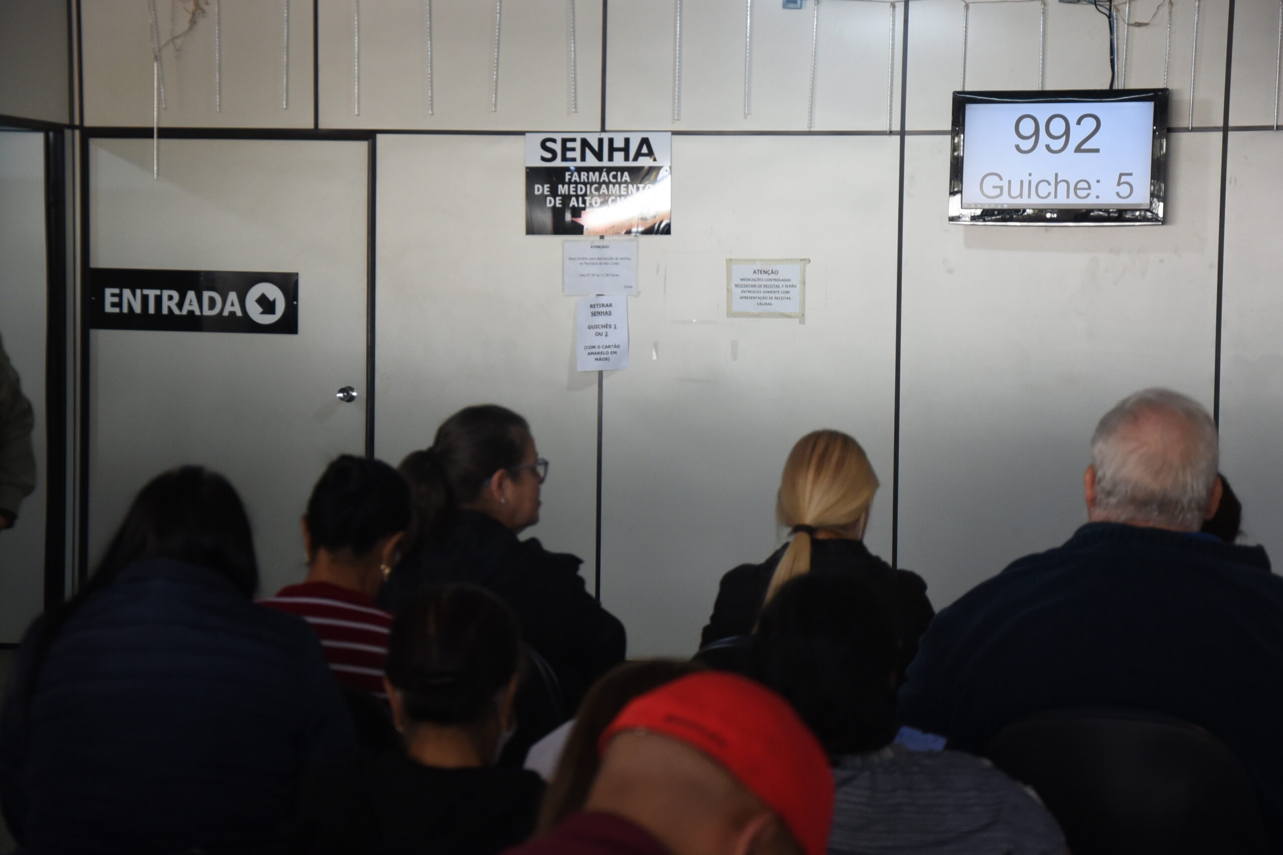 Fila em farmácia de alto custo é alvo de questionamento  
