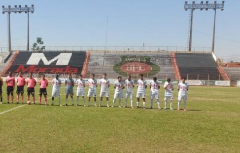 Touriho As equipes do Barretos Esporte Clube após serem derrotadas em casa no último final de semana pelo São Paulo por 2 a 1 no Sub-15 e por 3 a 2 no Sub-17 para o Novorizontino