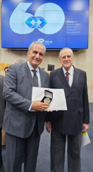 Vitor Marques e Alberto Whitaker, presidente do Conselho Regional de Administração de São Paulo (Foto: Divulgação)