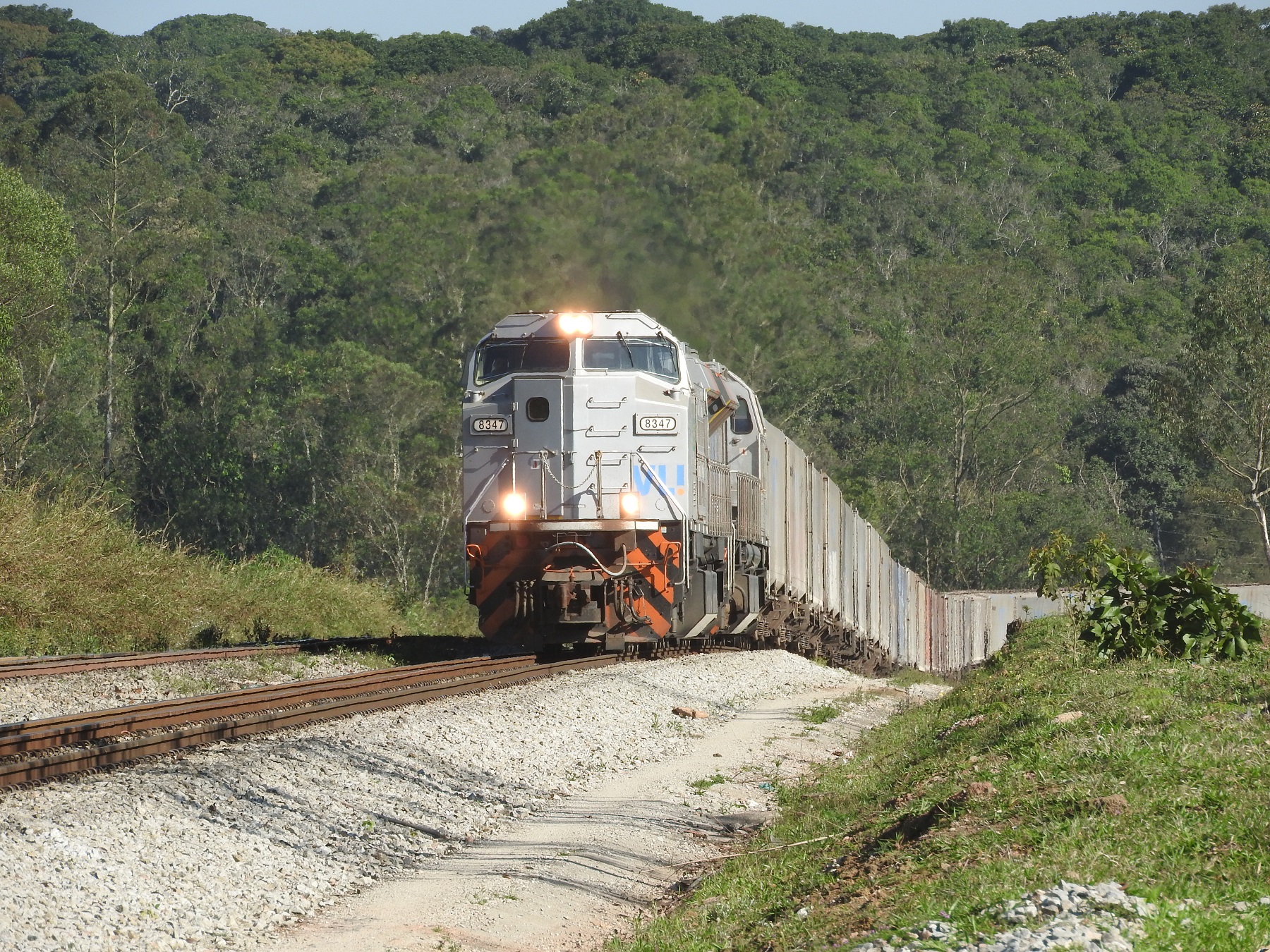 Operação ferroviária de açúcar com compensação de carbono do país
