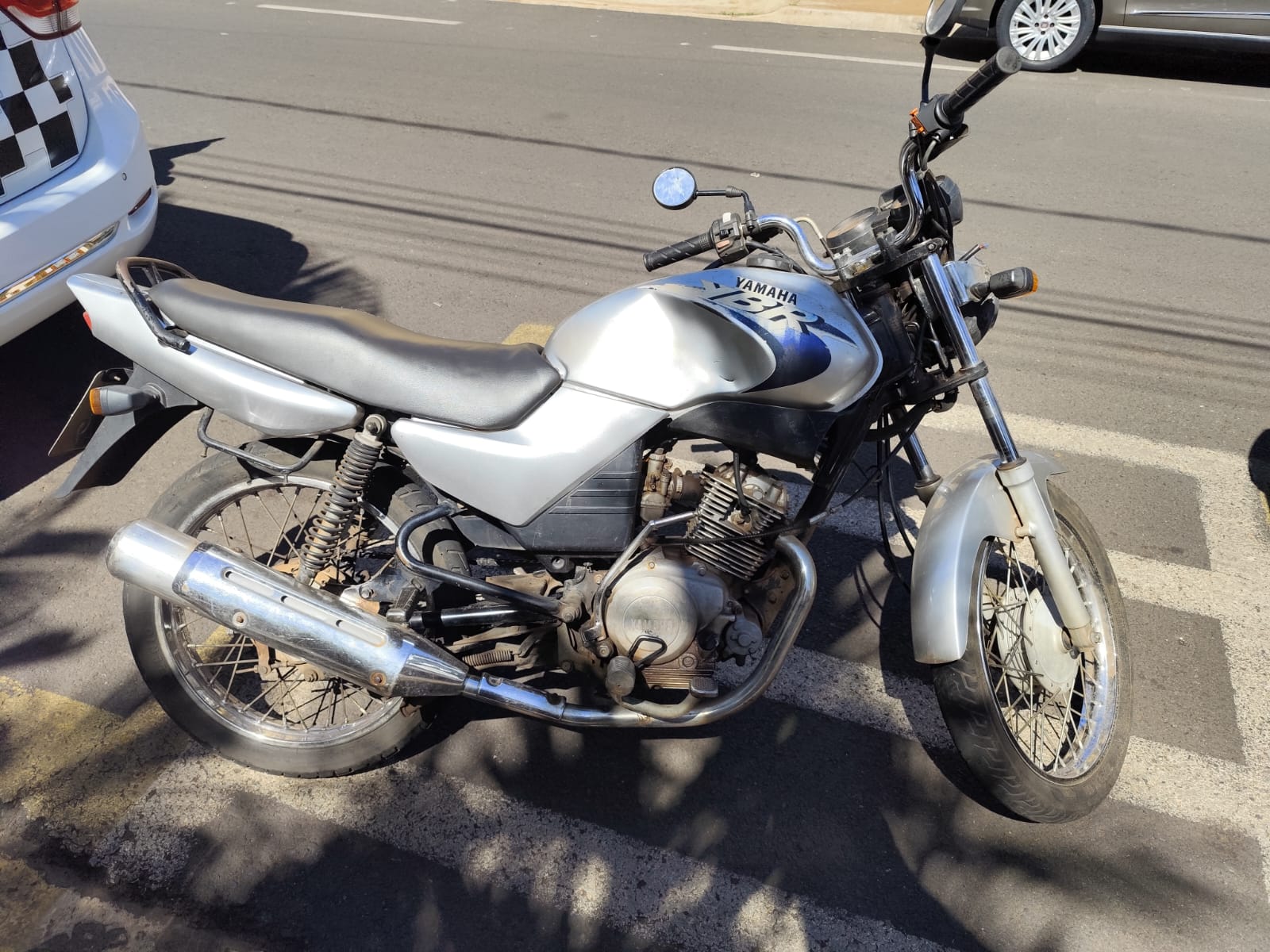 Adolescente é surpreendido com motocicleta furtada