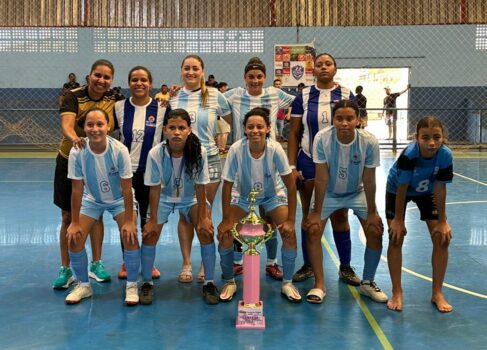 WhatsApp Image 2025-09-01 at 13.41.48 A equipe de futsal feminino do Instituto O Amor, de Barretos, sagrou-se campeã do Torneio Feminino de Futsal realizado no domingo (31), no Ginásio Poliesportivo Antônio Theodoro do V. Nogueira