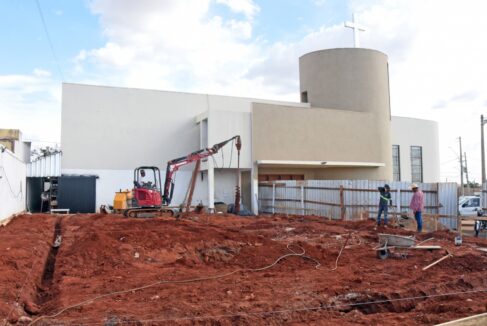 OBRAS: Padre Carlinhos coordena Centro Pastoral vai acolher serviços e desenvolver atividades religiosas Comunidade se mobiliza por obras do Centro Pastoral