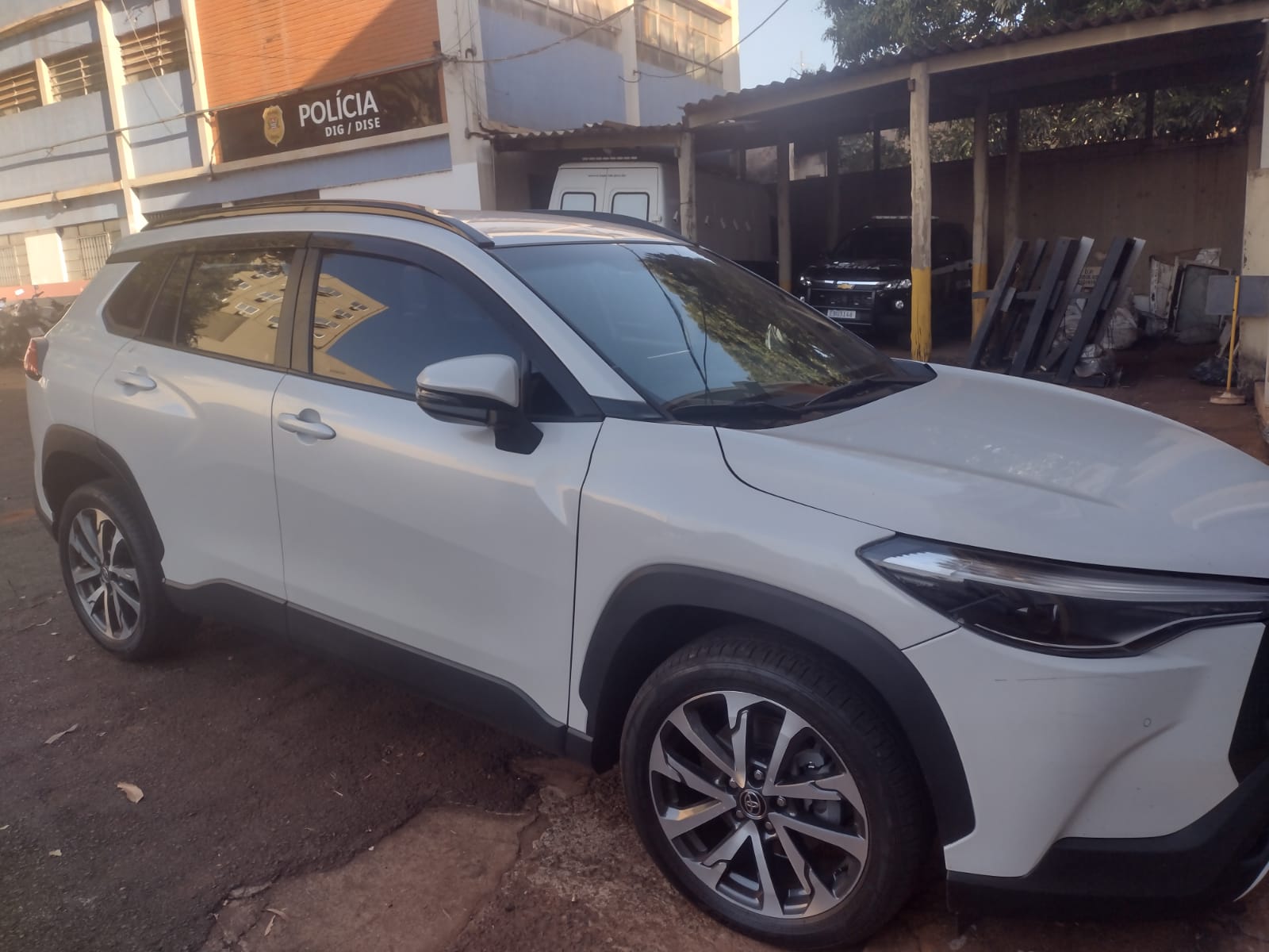Carro é apreendido com sinais identificadores adulterados em Barretos