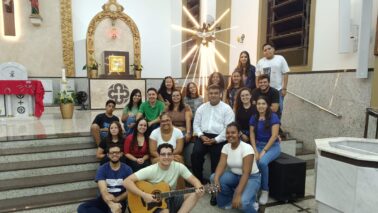 O Papa Leão XIV celebrou no último domingo (7), na Praça de São Pedro, no Vaticano, o rito de canonização dos santos Pier Giorgio Frassati e Carlo Acutis diante de 80 mil fiéis presentes na Praça São Pedro.