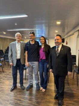 PRESENÇA: Caio ao lado de Odilon (esquerda) representou a região no evento Barretos marca presença em encontro de Economistas