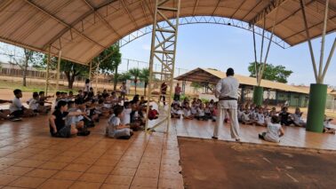 Atendendo convite da diretora do Cavalgando Para o Futuro do bairro Christiano Carvalho, Jaqueline Bernardes, foram retomadas as aulas de Karate na unidade de esportes e ensino.