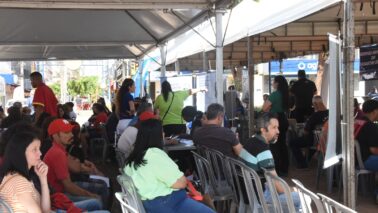 Feirão de Emprego atrai centenas de candidatos