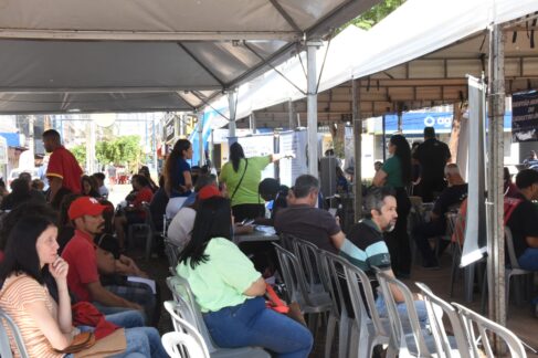 Feirão de Emprego atrai centenas de candidatos