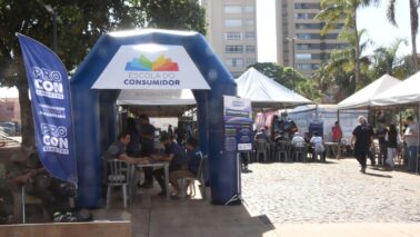 Evento na praça comemora 35 anos do Código do Consumidor