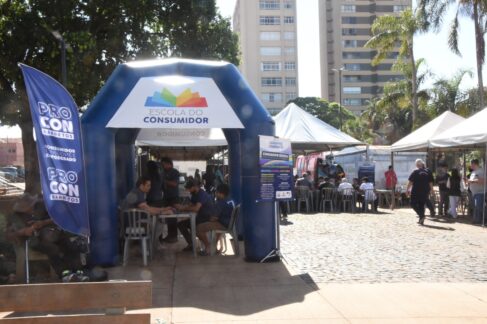 Evento na praça comemora 35 anos do Código do Consumidor