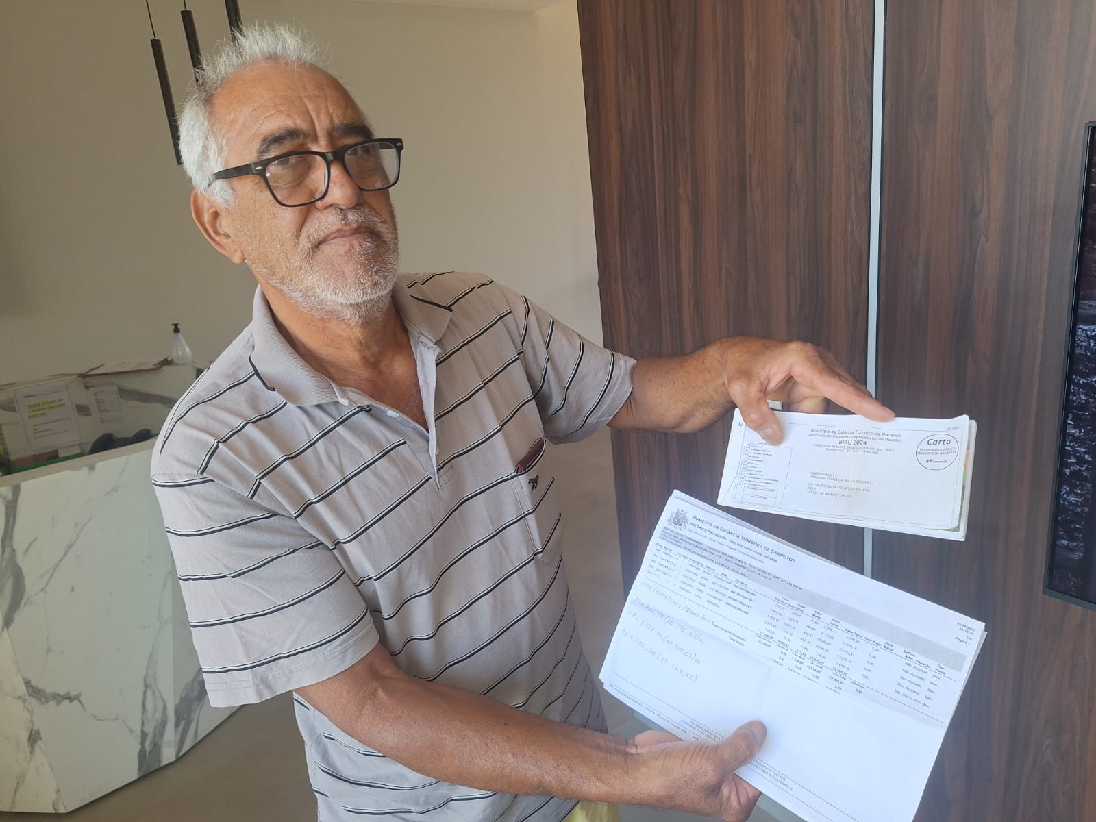 Munícipe alega dificuldades para pagar IPTU devido a dívida com asfalto de R$ 50 mil