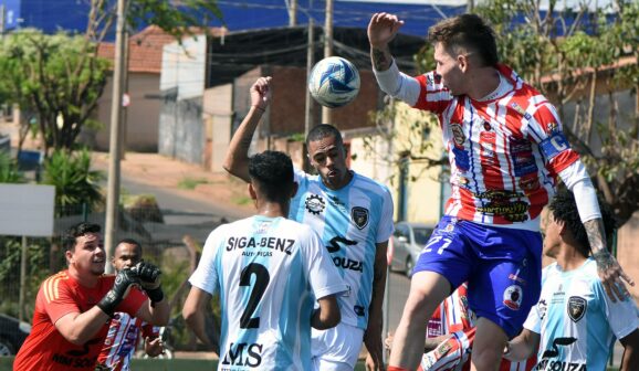 O Campeonato Amador Varzeano das Séries A e B prosseguiu no final de semana com 13 jogos realizados nos campos de futebol existentes na cidade.