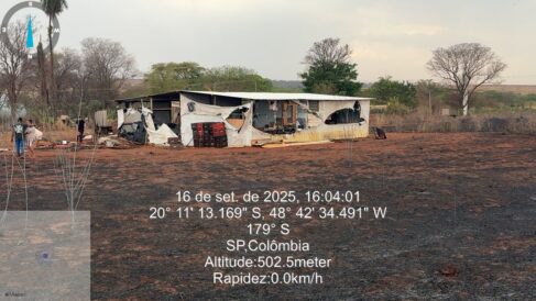 WhatsApp Image 2025-09-16 at 17.08.22 A cidade de Colômbia registrou um incêndio de grandes proporções na tarde de terça-feira (16), que atingiu uma área de 300 hectares do acampamento Luiz Gustavo Henrique, que fica fazenda Colômbia