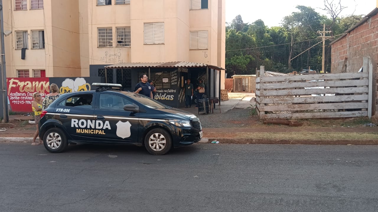 Operação fecha comércios irregulares  no Conjunto Luís Spina