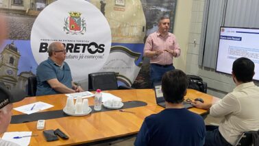 Com a coordenação da Secretaria de Finanças da Prefeitura da Estancia Turística de Barretos aconteceu na manhã deste sábado (20), no auditório do Paço Municipal uma Audiência Pública sobre a Elaboração da LOA (Lei Orçamentária Anual) de 2026.