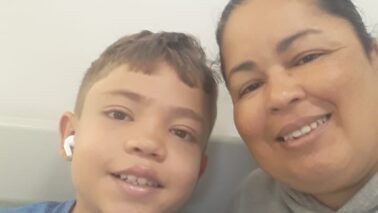AJUDA: Com a mãe Flávia, Davi permanece em SP para acompanhamento Após transplante, Davi precisa de apoio em SP