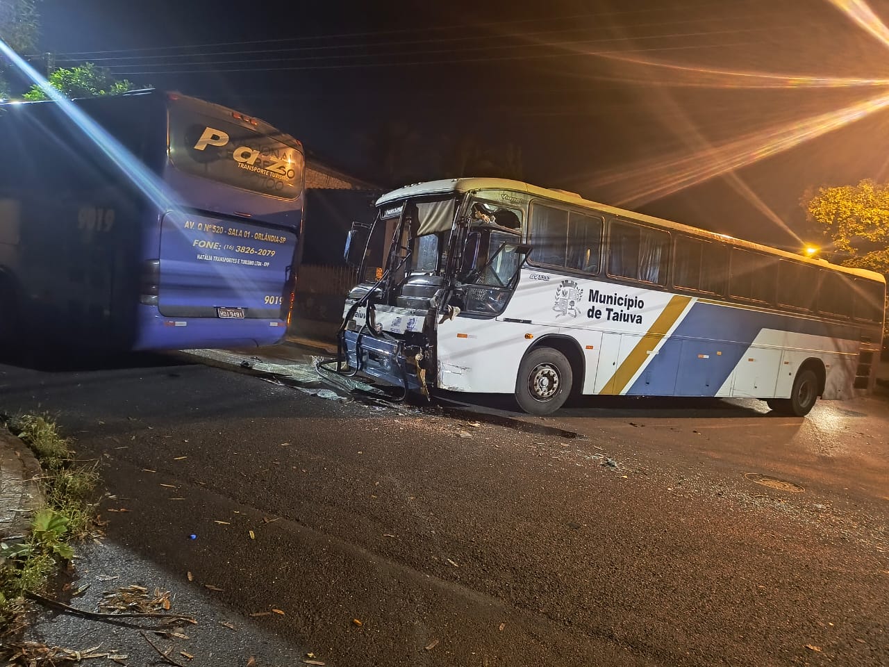 Colisão envolve dois ônibus utilizados em transporte de estudantes