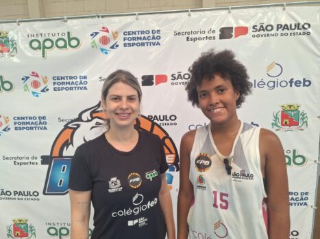 A jogadora Isabela, 13 anos, que é atleta das equipes Sub-13 e Sub-14 do Colégio FEB/APAB Barretos, destacou a importância do apoio da torcida nos jogos da equipe em Barretos.