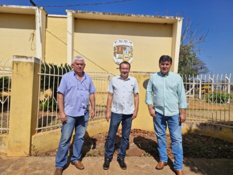 Os diretores do SIRVARIG – Sindicato Rural do Vale do Rio Grande – Antônio Roberto Filisbino, João Amadeu Giachetto e Daniel Caldas protocolaram na manhã desta quarta-feira (24), na Prefeitura de Colina