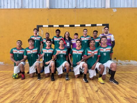 A treinadora da equipe de Handebol, Luciana Zimaro informou que a equipe da Smel/HandebolBarretos/Nbdh2 joga neste domingo (28), às 9h, pela Liga Brasil de Handebol, em Catanduva.