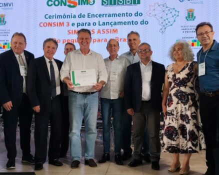 WhatsApp Image 2025-09-26 at 17.06.27 O Consórcio de Desenvolvimento do Vale do Rio Grande (CODEVAR) recebeu na quarta (24), em Rio dos Cedros (SC), o certificado de integração ao Sistema Brasileiro de Inspeção de Produtos de Origem Animal