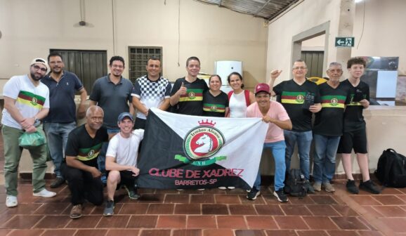 Integrantes do Clube de Xadrez participaram de torneio em Cravinhos (Foto: Divulgação)